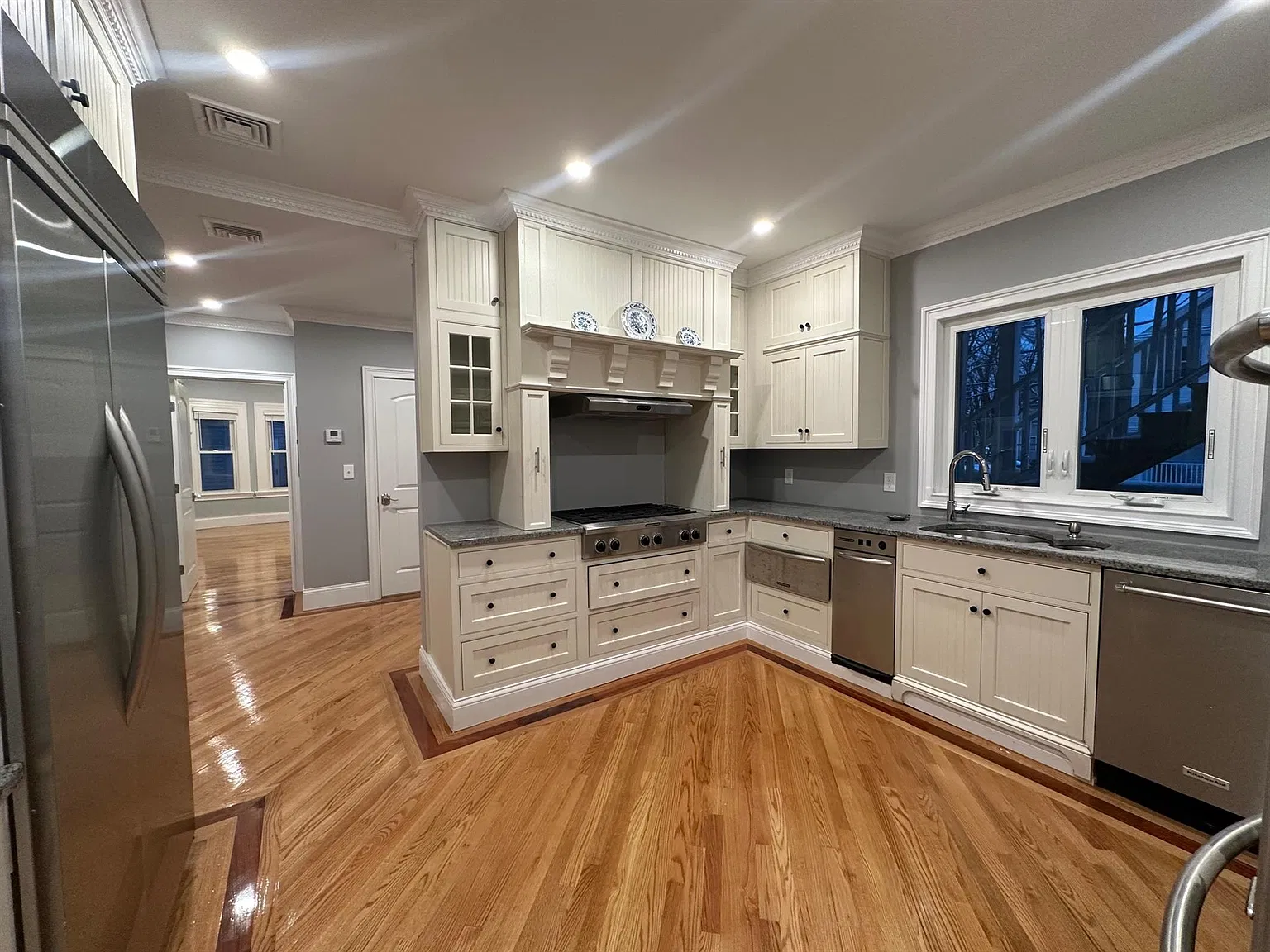 3 bed, 1718 sqft, $4,400 — Photo 1
