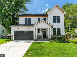 602 Cottage St SW, Vienna, VA 22180