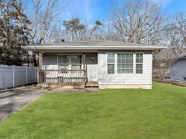 85 Somerset Avenue, Mastic, NY 11950
