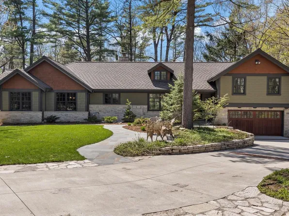 9701 North Lake DRIVE, Bayside, WI 53217