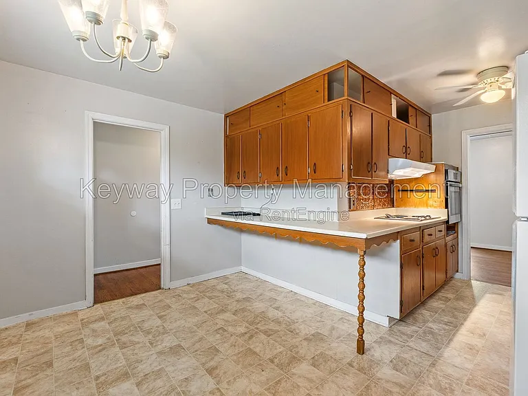 1823 Curtis Dr — Photo 9