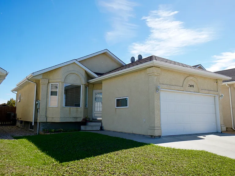 2495 King Edward St — Photo 15