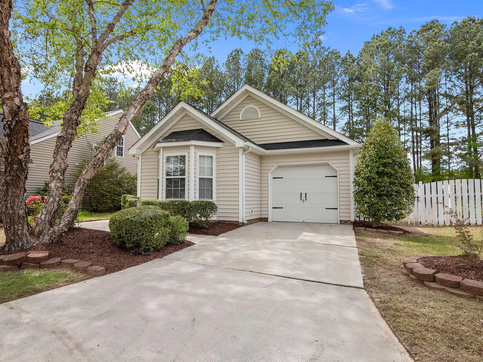 3 bed, 2.0 bath, $1,900 — Photo 1
