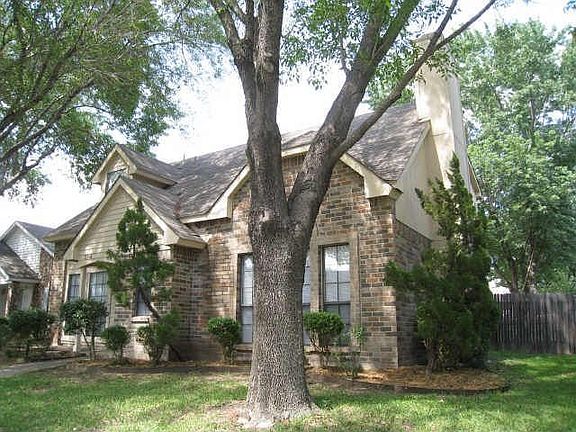 2nd image of 2506 Lake Valley Dr