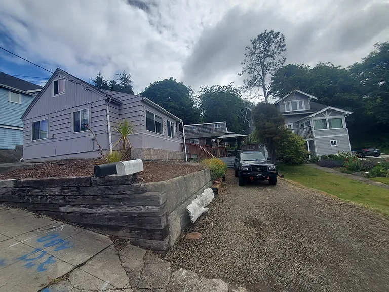 593 Rivington Ave — Photo 15