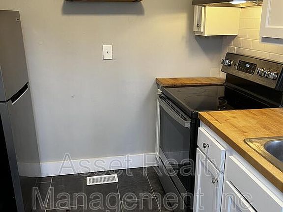 3rd image of 905 E Columbia Ave