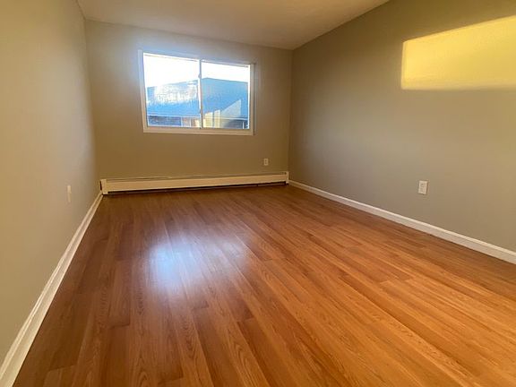 4th image of 134-140-148 Willard St #148-20