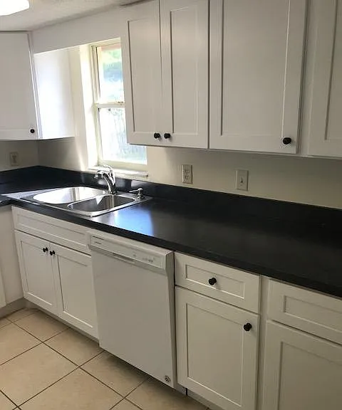 604 Poinciana Rd — Photo 3