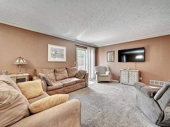 5th image of 59 Meadow Creek Dr