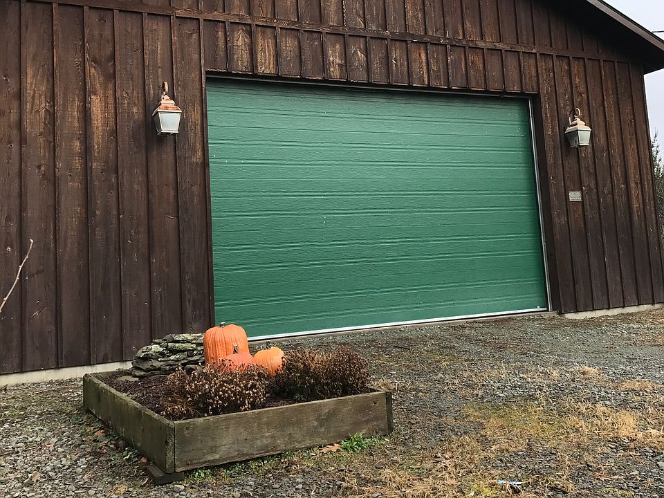 2nd image of 1714 Beaver Pond Rd