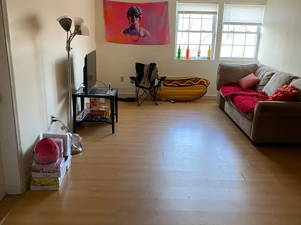 44 Belchertown Rd #3A, Amherst, MA 01002