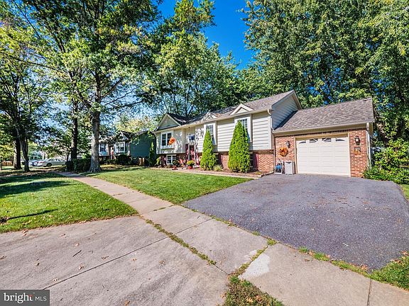 3rd image of 20824 Shakespeare Dr #12
