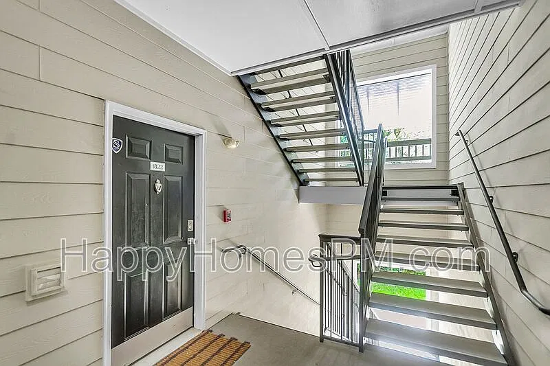 1 bed, 1.0 bath, 621 sqft, $1,900 — Photo 4