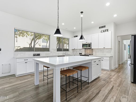 3rd image of 2906 E MERRILL Avenue