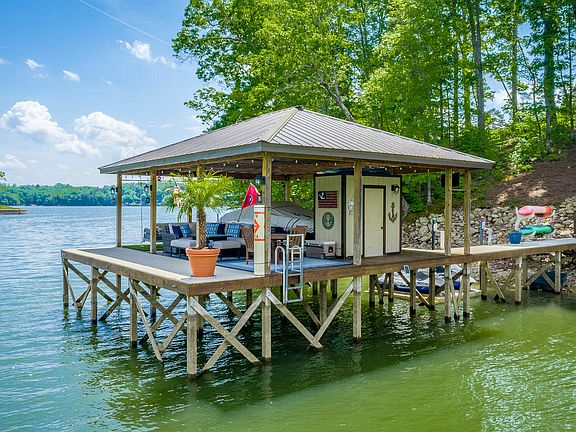 3rd image of 1738 Bayfront Dr