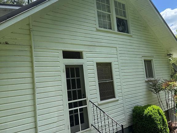 4th image of 1190 Sutphintown Rd