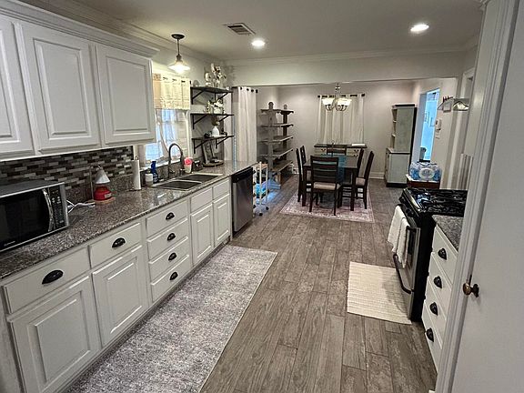 5th image of 322 Sylvia St