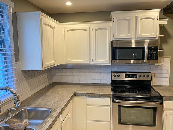 3rd image of 6630 Maccorkle Ave SE