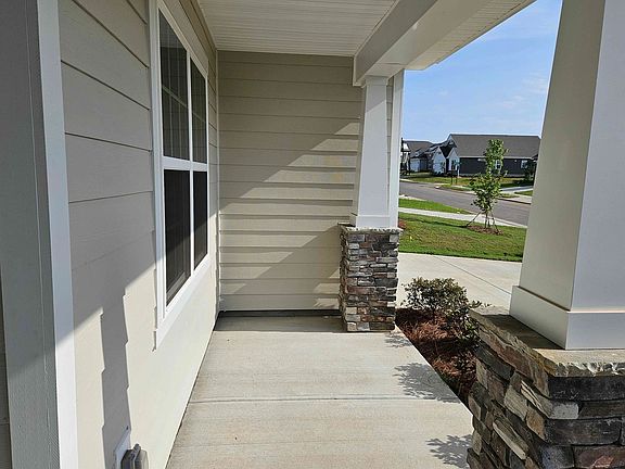 5th image of 184 White Apple Way