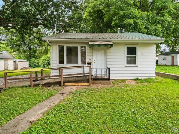 23 S 9th St, Belleville, IL 62220