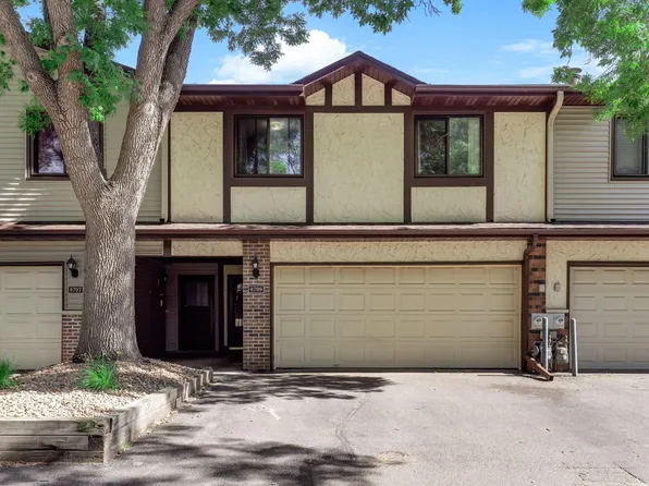 8709 Maplebrook Pkwy N, Brooklyn Park, MN 55445