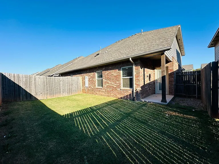 2116 Camino Del Plaza Ln — Photo 38
