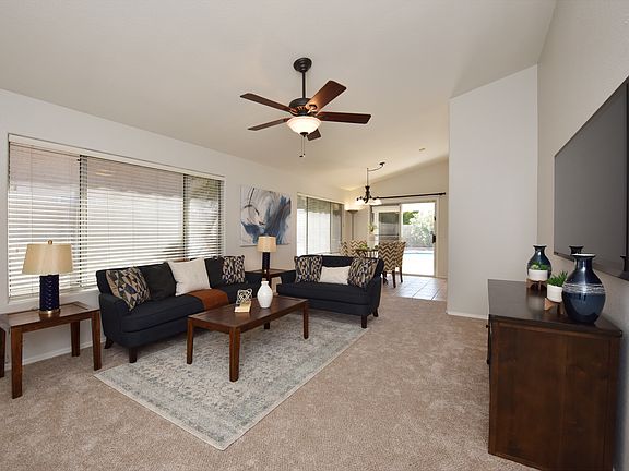 3rd image of 3219 E Poinsettia Dr