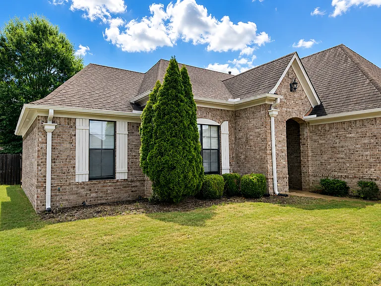 1398 Sawmill Creek Ln — Photo 3