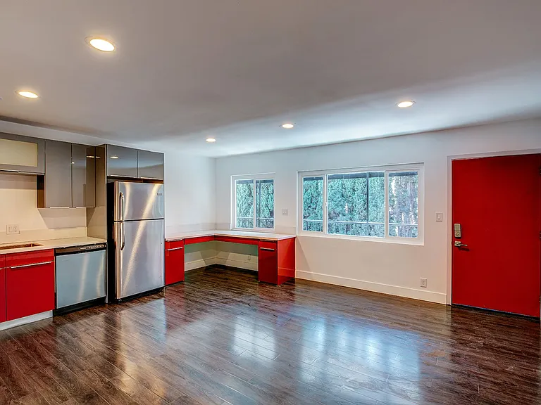1321 W 36th Pl — Photo 14