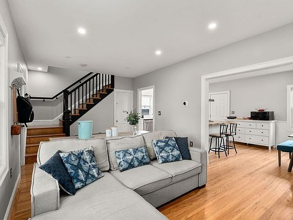 2nd image of 48 Bettinson Ave