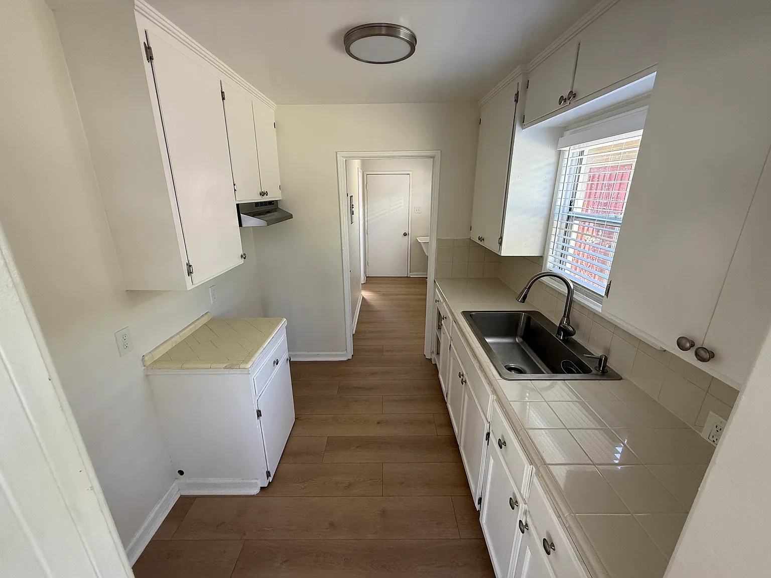 1 bed, 655 sqft, $1,950 — Photo 3