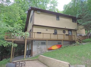 135 Berry Hill Rd, Lakeville, PA 18438