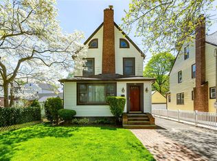 22 Oakley Place, Great Neck, NY 11020 | Zillow