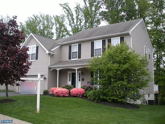2nd image of 514 Crestwood Ln