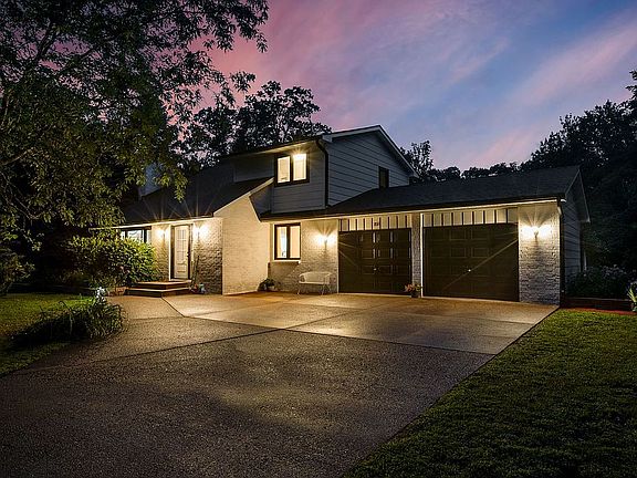 2nd image of 721 229th Ln NE