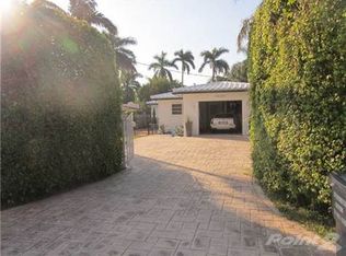 1006 S Northlake Dr, Hollywood, FL 33019