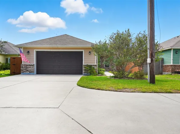 623 W Deberry Ave, Aransas Pass, TX 78336