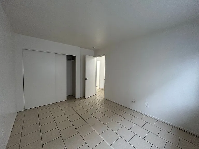 Santanna Apartments — Photo 11