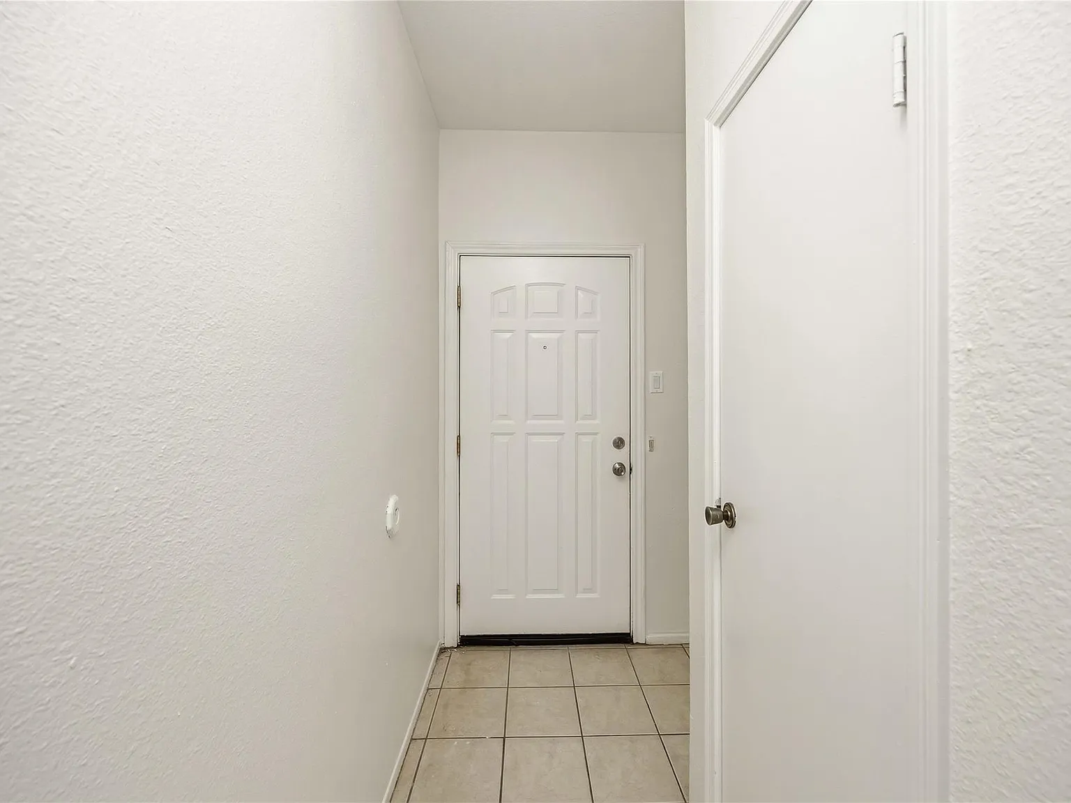 2 bed, 2.5 bath, 1368 sqft, $1,600 — Photo 3