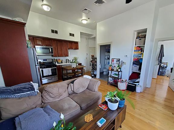 2nd image of 189 Columbia St #304