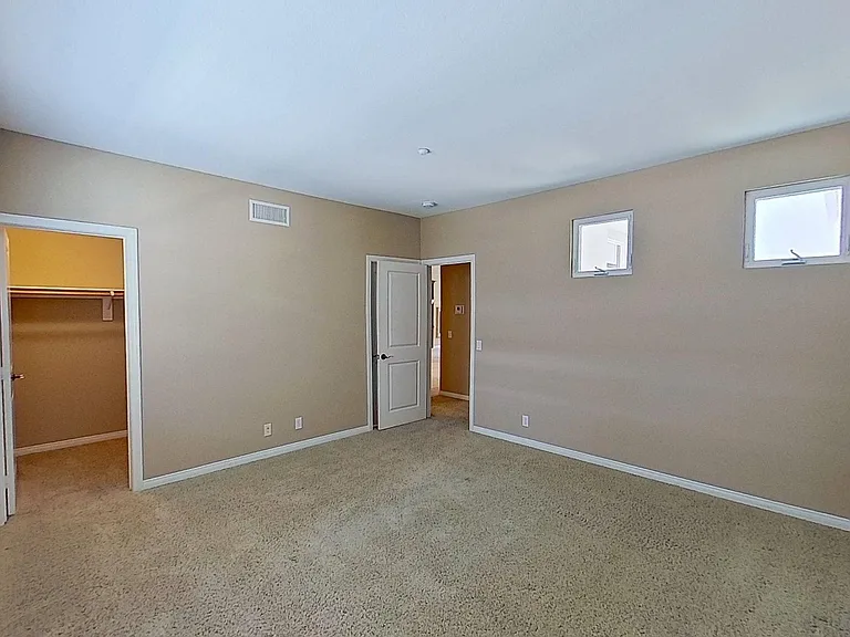 32 Meridian Dr — Photo 13