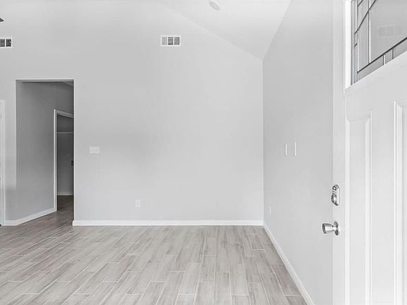 3rd image of 16314 Eastchase St