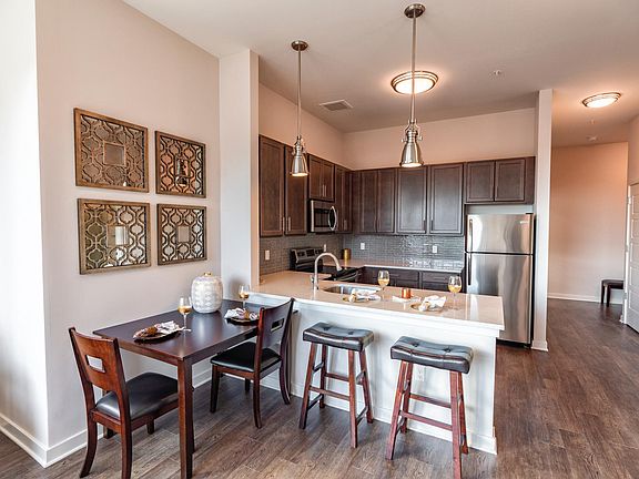 4th image of 320 Valley St APT 204