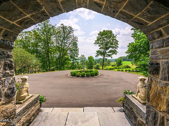 4th image of 399 Under Mountain Rd