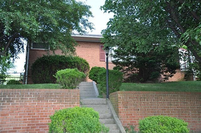 1st image of 827 N Rockbridge Ave