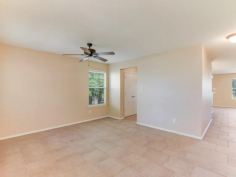 318 Phillips St — Photo 5