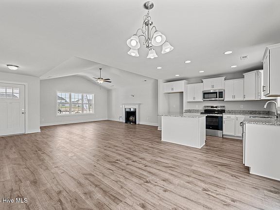 2nd image of 2011 Bluewater Boulevard