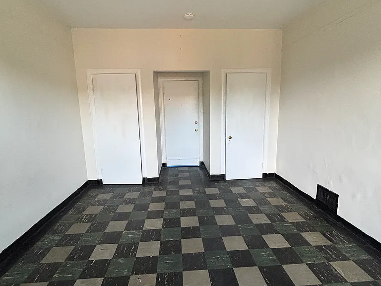 1115 Reservoir St — Photo 7