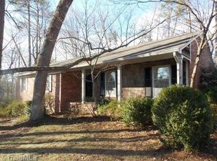 2818 Kilbourne Dr, Greensboro, NC 27407