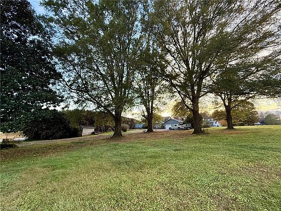 4th image of 2230 Boone Trl